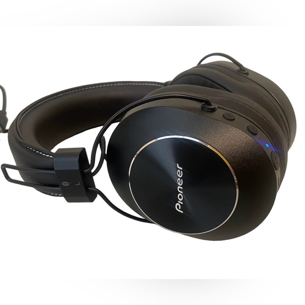 Pioneer Bluetooth headphones